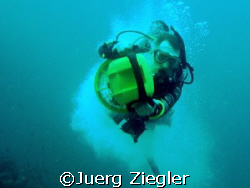 Diver using DPV at full speed... it's a joyride

Thaila... by Juerg Ziegler 